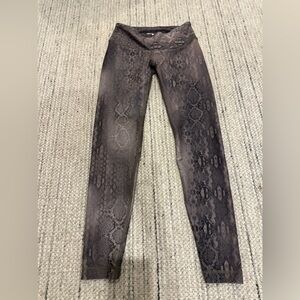 Like new Wilt athletic leggings